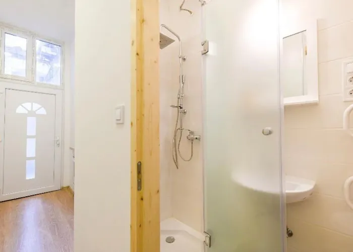 1 Bedroom Flat In Nyar Str., Downtown