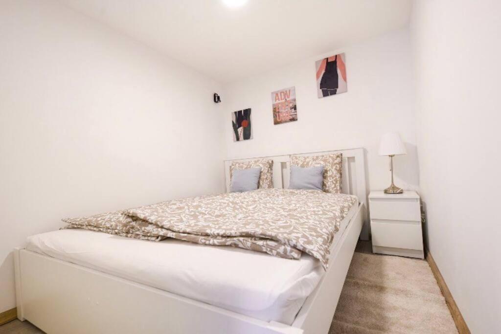 Apartmán 1 Bedroom Flat In Nyar Str., Downtown